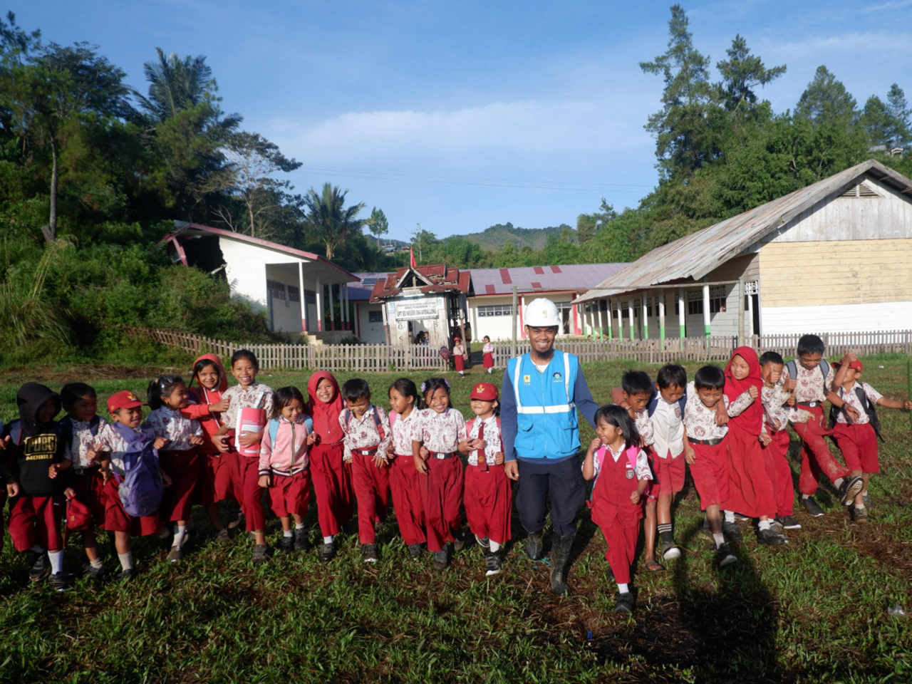 Jelang HPN, SuperSUN PLN menjadi Kado Istimewa HUT RI untuk Kemerdekaan Energi di Kecamatan Seko Sulsel