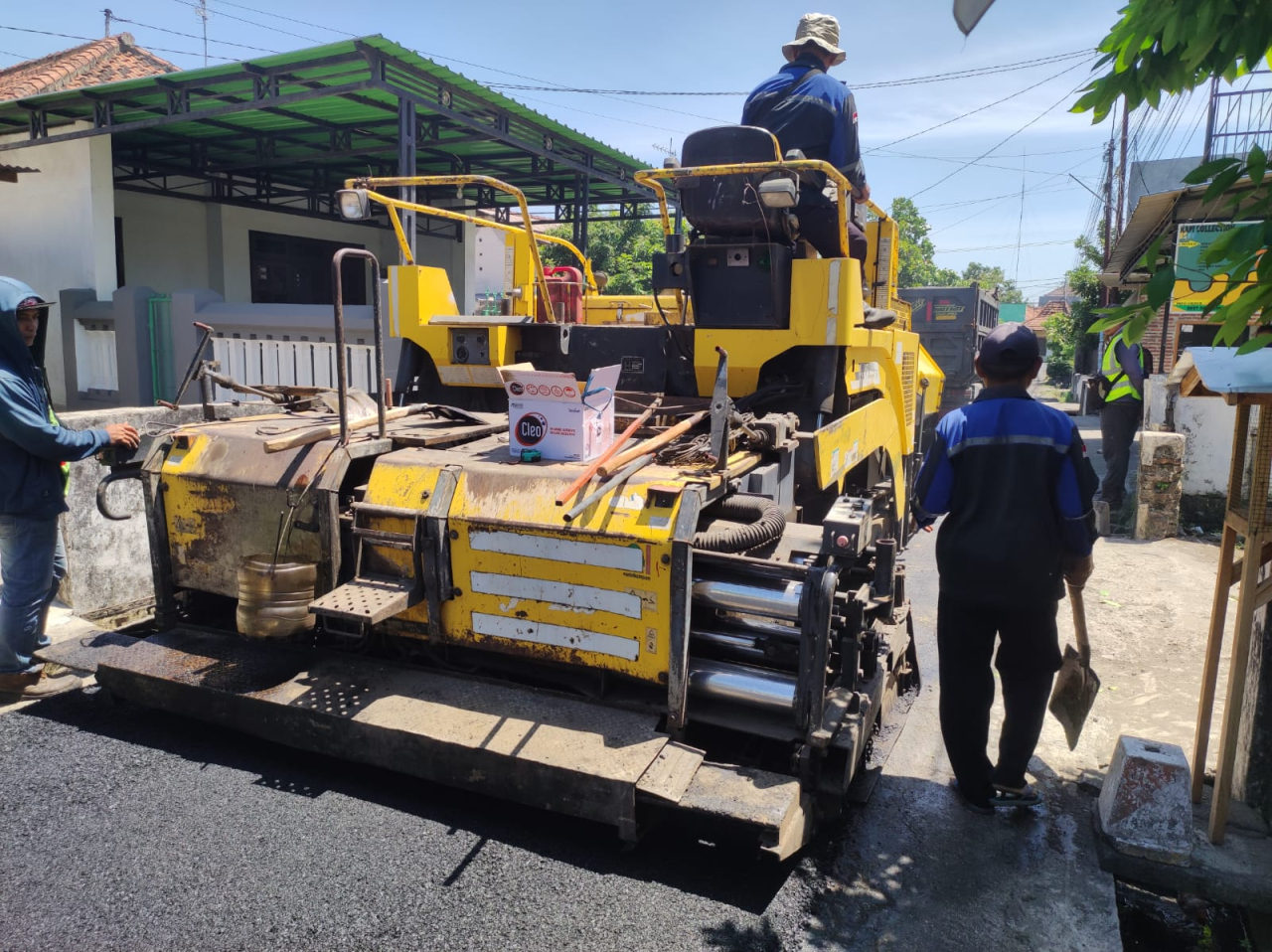 Dinas Perkim Jombang Tangani Kawasan Kumuh dengan Pembangunan Hotmix di Desa Mancar