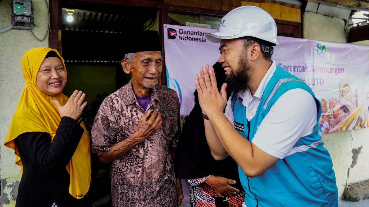 PLN Icon Plus Dukung Penyalaan Serentak Sambungan Listrik Gratis “Light Up The Dream” dalam Peringatan Hari Listrik Nasional ke-80
