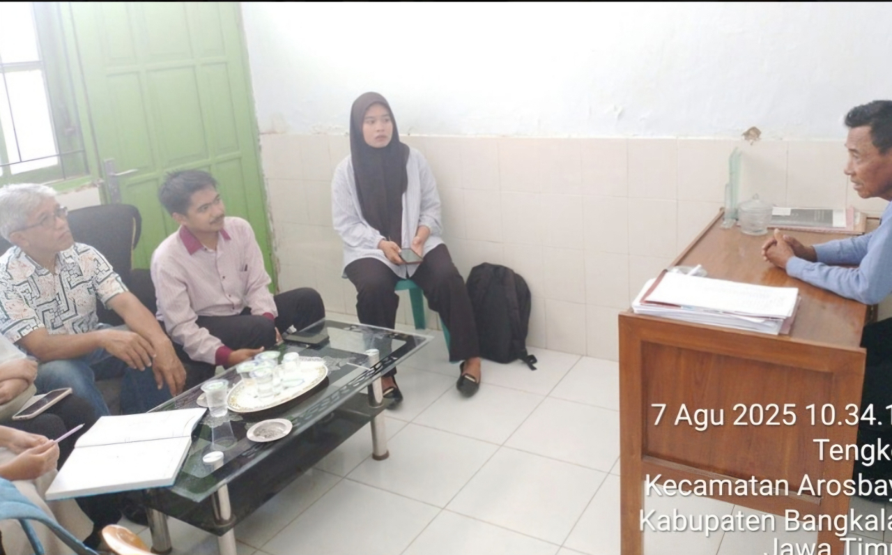 Tim dosen dan mahasiswa-i program studi S1 Manajemen Sumberdaya Perairan saat berkunjung ke Kantor Pemerintah Desa Tengket, Arosbaya, Bangkalan