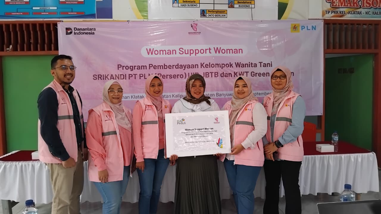 Wujud Nyata Srikandi PLN UIP JBTB: Dukung Ketahanan Pangan Lewat Program "Woman Support Woman" dan Bantuan Green House kepada KWT Green Garden di Klatak Banyuwangi