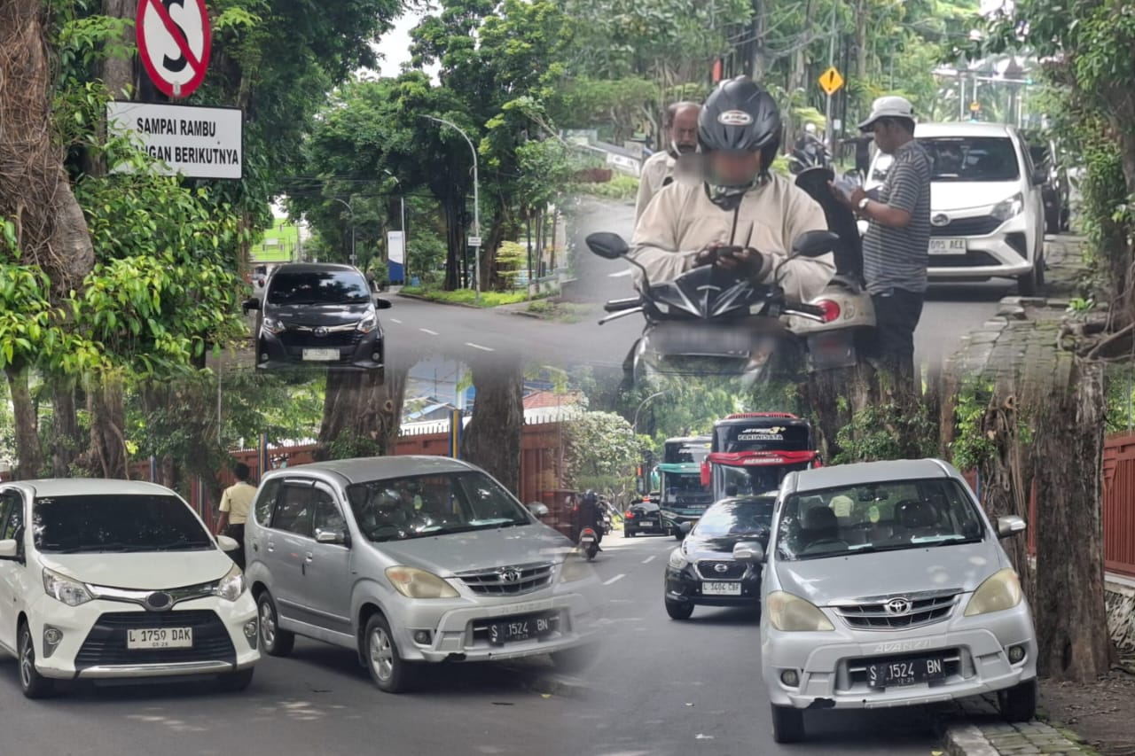 Foto: Nampak beberapa taksi online parkir dibahu jalan yang sudah terpasang rambu (Dilarang berhenti Sampai Rambu Berikutnya. (Doc.@metrosurya.16/12)
