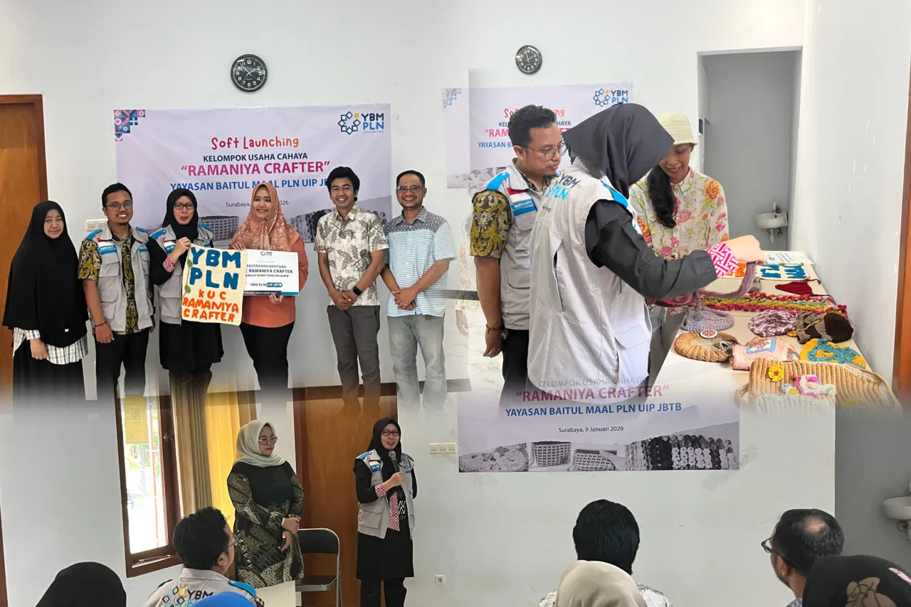 YBM PLN UIP JBTB Dorong Pemberdayaan Ibu-Ibu Ketintang Lewat “Ramaniya Crafter”