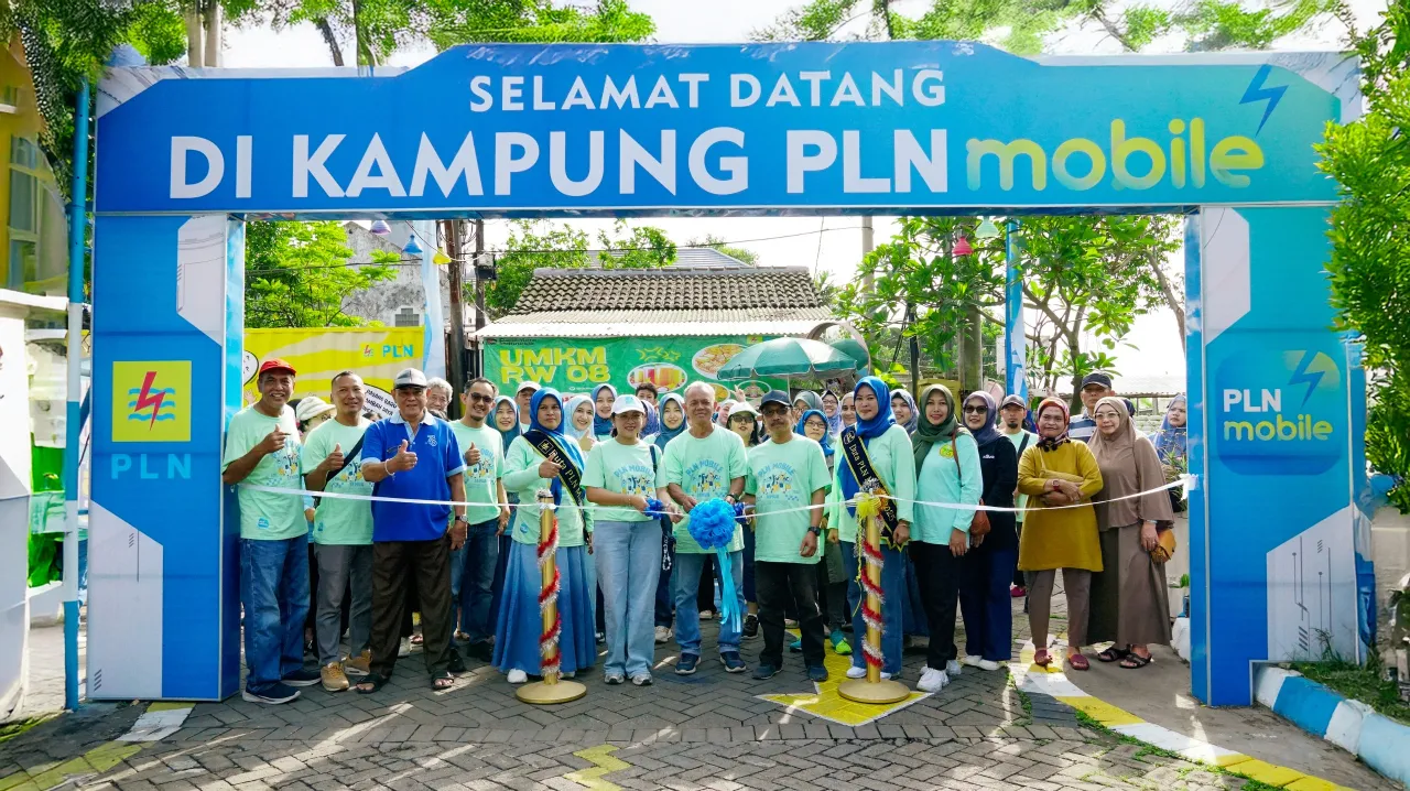 Kolaborasi PLN Icon Plus dan PLN UP3 Surabaya Barat Hadirkan Kampung PLN Mobile x ICONNET di Surabaya