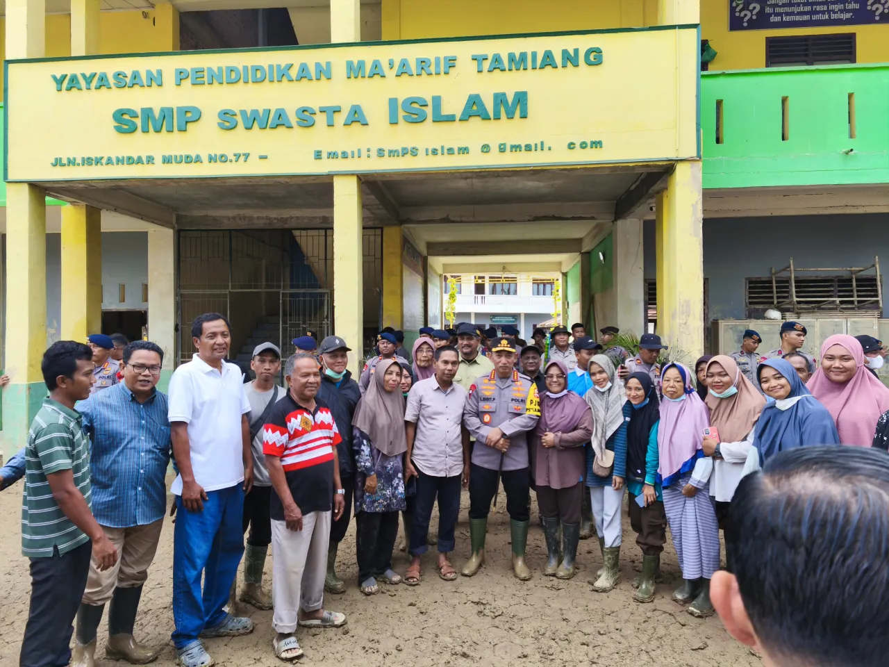 Kapolri Tinjau Aceh Tamiang, Targetkan Sekolah Bisa Segera Beroperasi