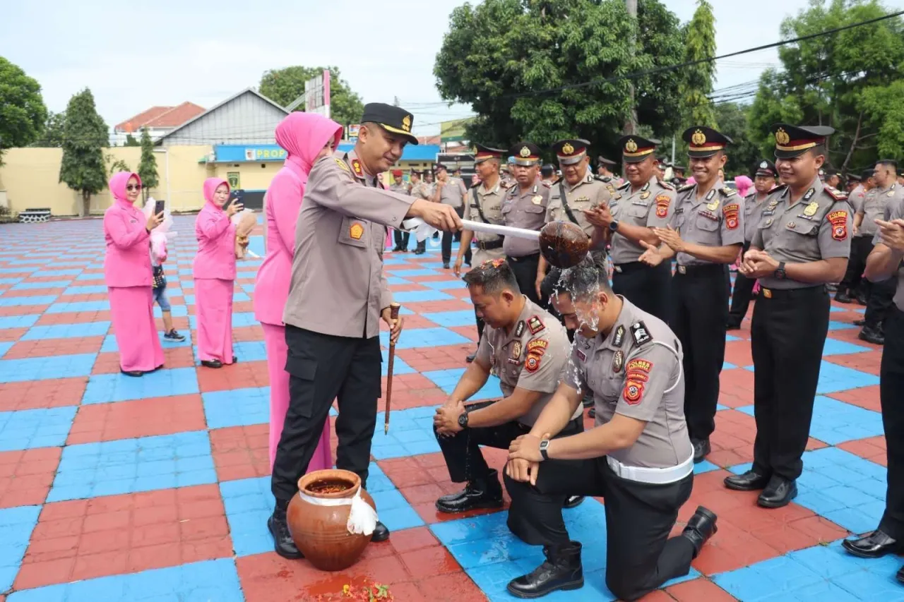 Sertijab dan Kenaikan Pangkat di Polres Majalengka