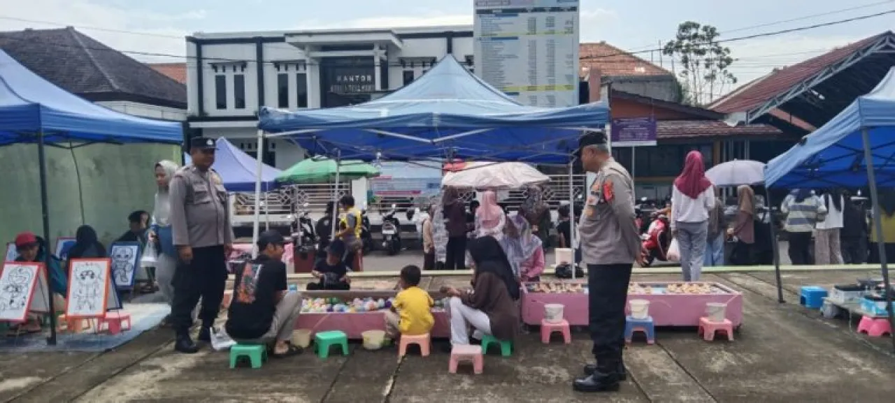 Petugas Pospam Kawali Polres Ciamis Ops Lilin Lodaya 2025 Patroli KRYD di Pusat Keramaian