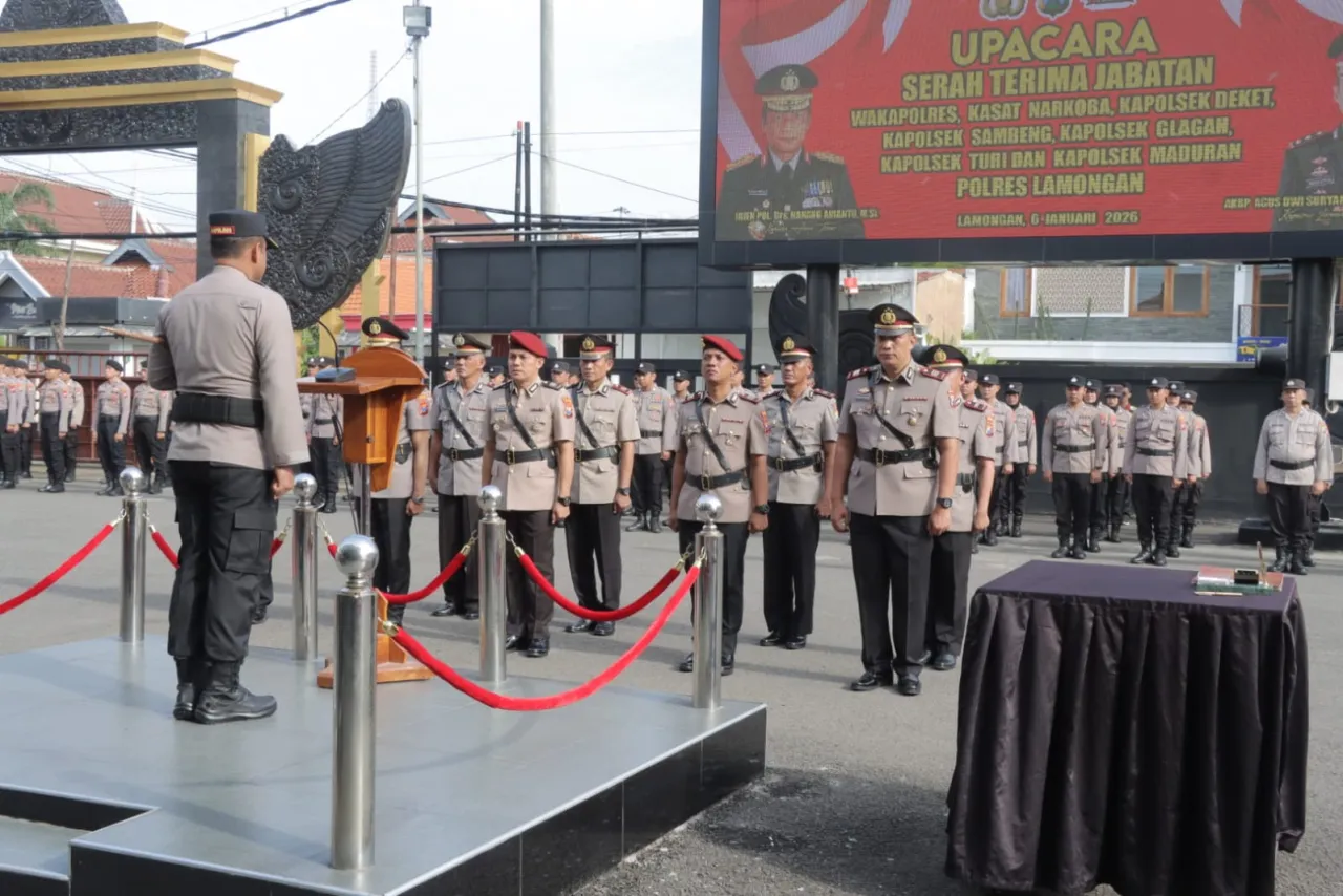 Polres Lamongan Gelar Upacara Sertijab Wakapolres, Kasat Reskoba dan Kapolsek Jajaran