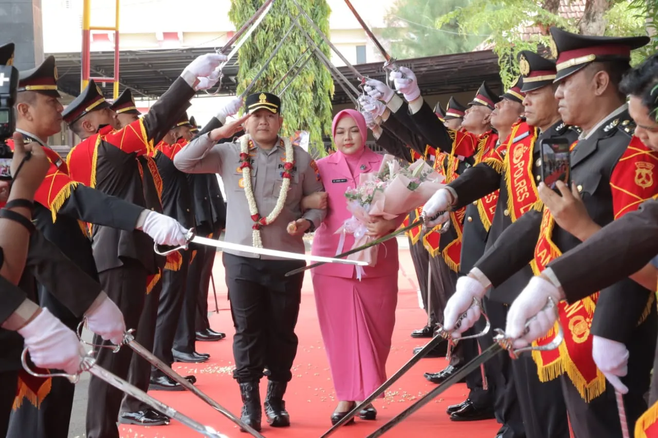 AKBP Arif Fazlurrahman Resmi Bertugas, Sehabis Lakukan Sertijab Di Mapolres Lamongan