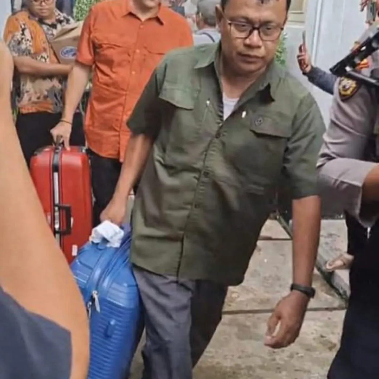 Pendopo Pati Digeledah KPK, Penyidik Angkut Dua Koper dan Satu Kardus