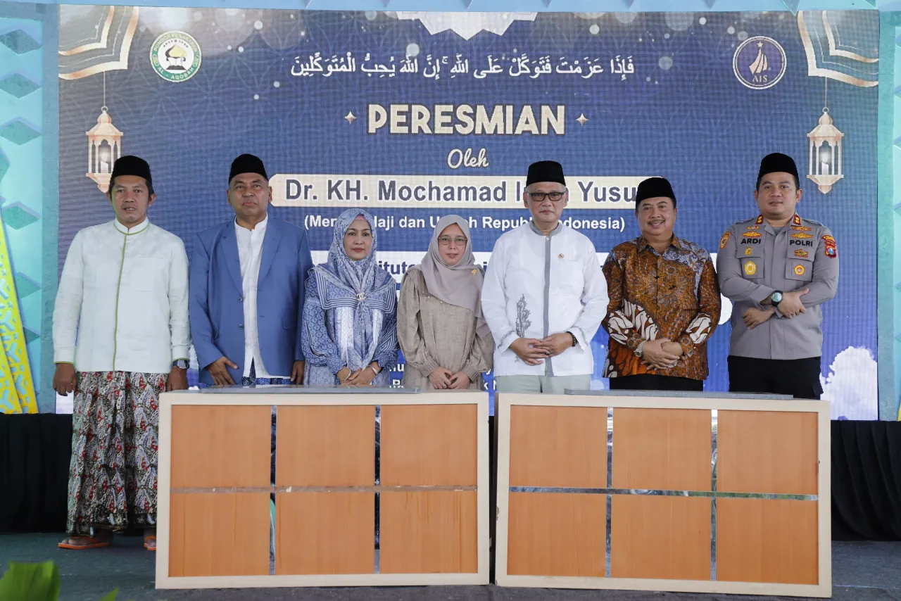 Bupati Warsubi Dampingi Menteri Haji Resmikan TK-SD AIM dan AIBIS