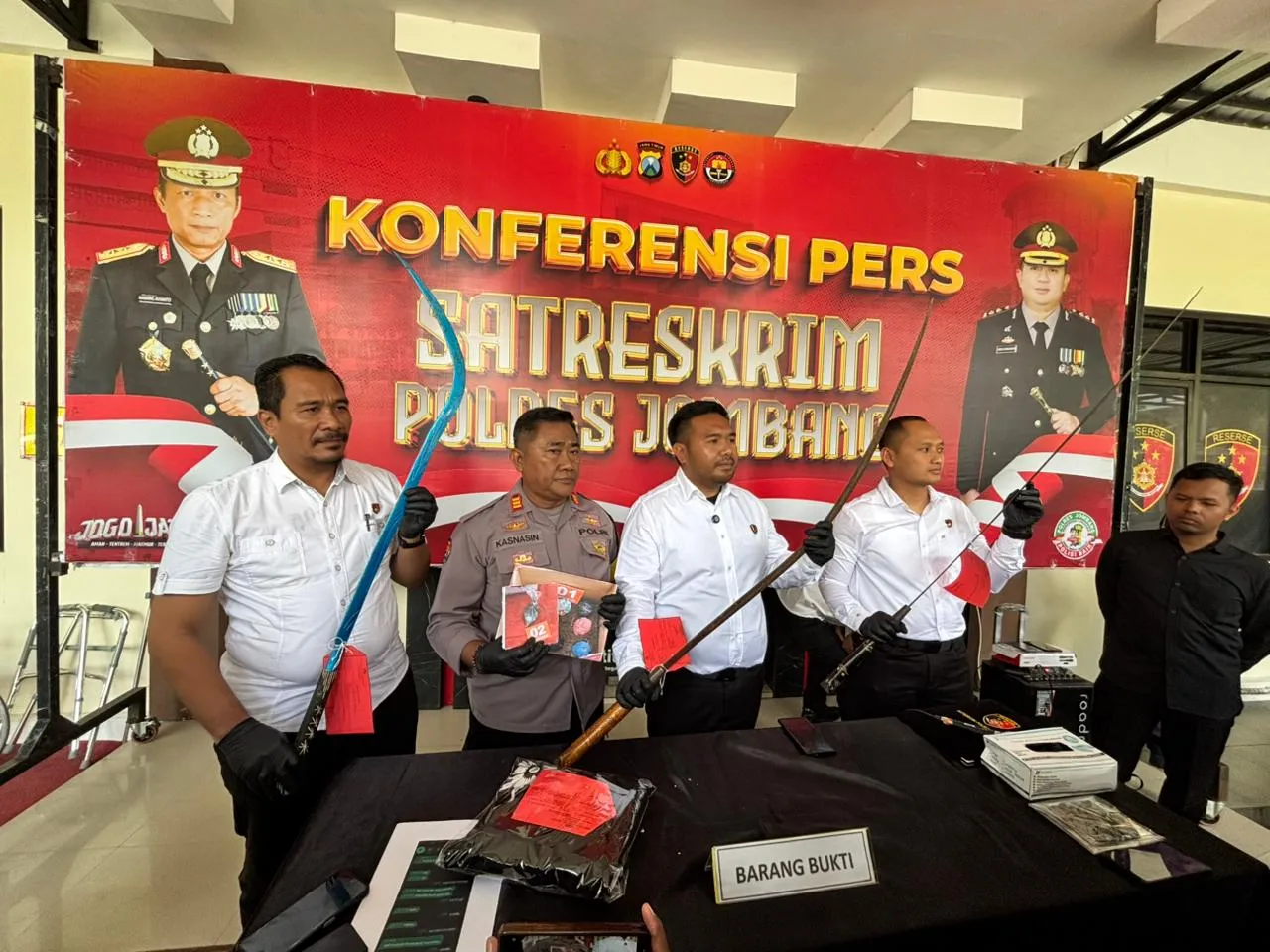 Geng Remaja Bersenjata Digagalkan Polisi, Bom Bondet dan Celurit Disita