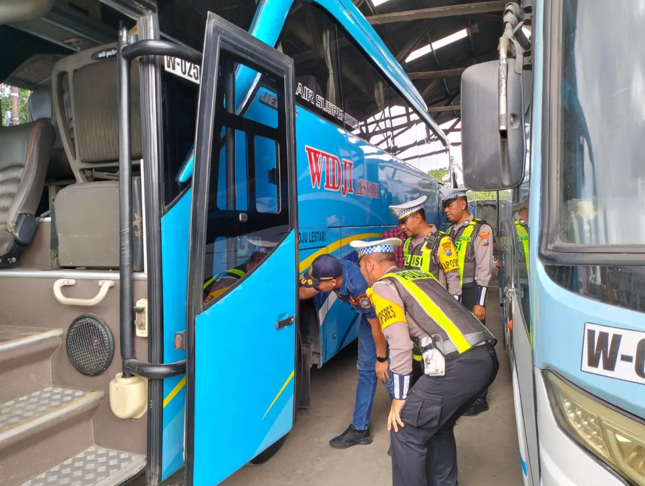 Ops Keselamatan Semeru 2026, Satlantas Polres Lamongan Laksanakan Ramp Check Bus Pariwisata Jelang Peringatan Harlah NU