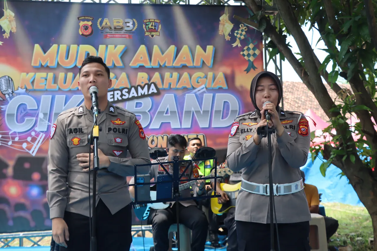 Istirahat di Rest Area 207 A Makin Nyaman, Ciko Band Hibur Pemudik di Tengah Arus Mudik