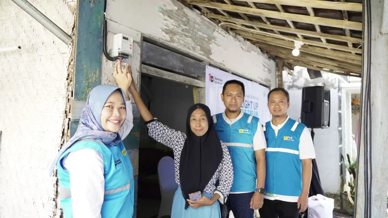 Tebar Kebaikan Ramadan, PLN Icon Plus Dukung Nyalakan 350 Sambungan Listrik Warga Pra Sejahtera Jatim