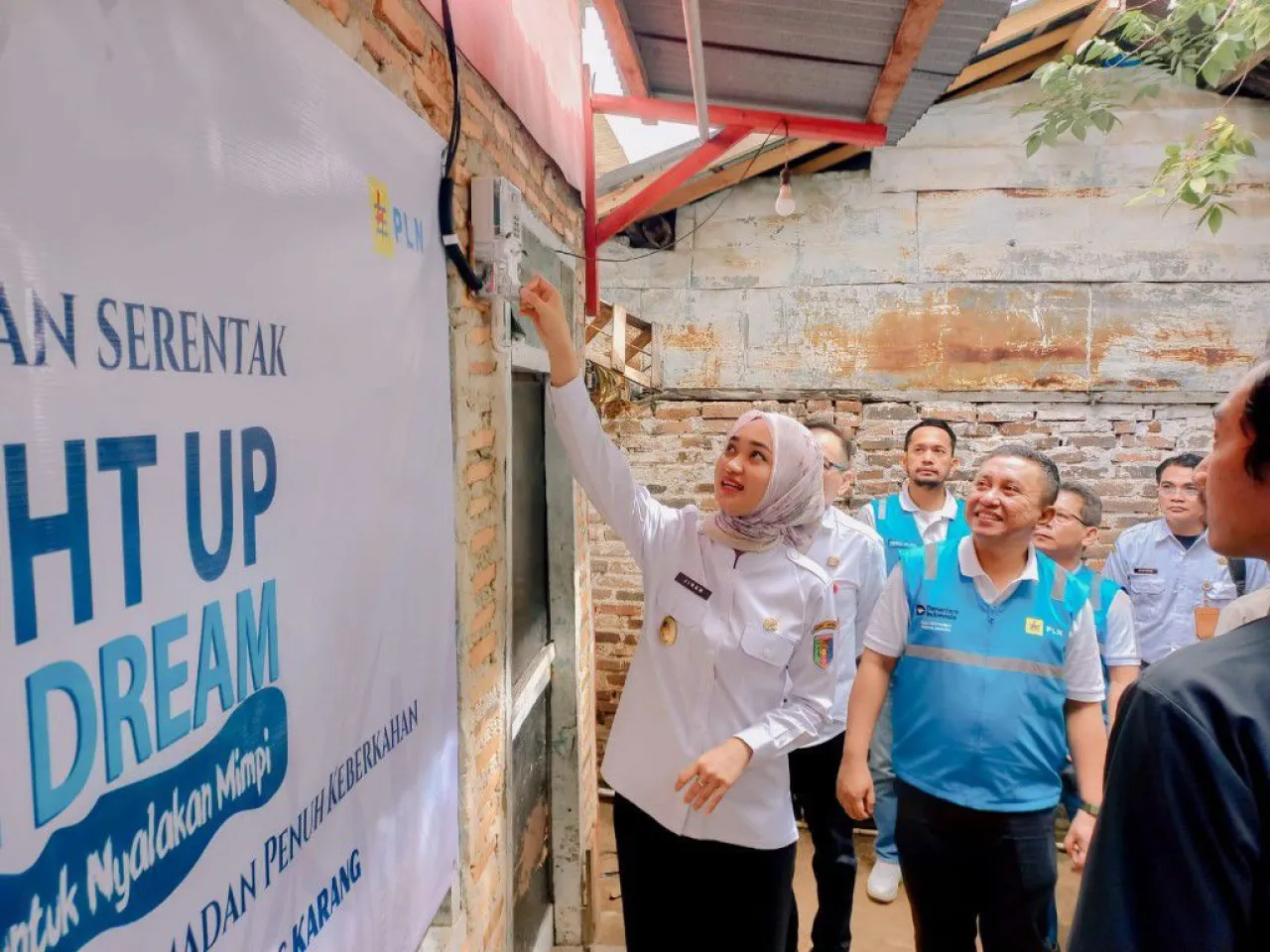 Program Donasi Ramadhan, Pegawai PLN Hadirkan Sambung Listrik Gratis bagi 2.533 Sambung Listrik Gratis