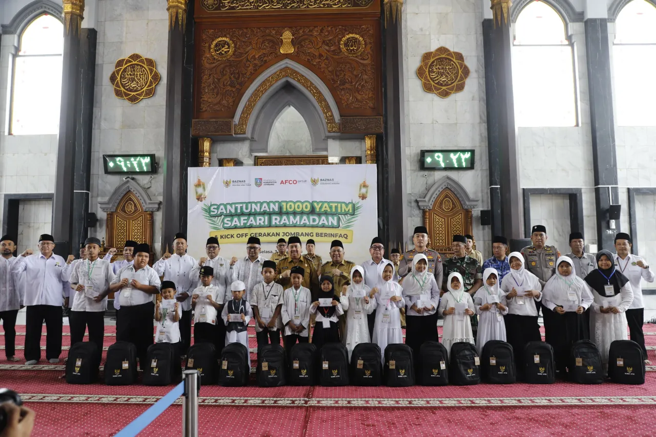 Bupati Warsubi Bersama Baznas Santuni 1.000 Anak Yatim dan Kick Off ‘Jombang Berinfaq’