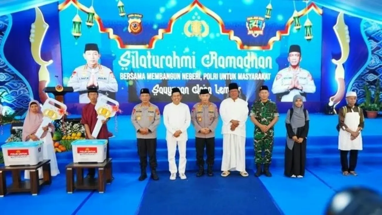 Silaturahmi Ramadan, Kapolri Serahkan Kunci Bagi Penerima Manfaat Rutilahu Polda Jabar