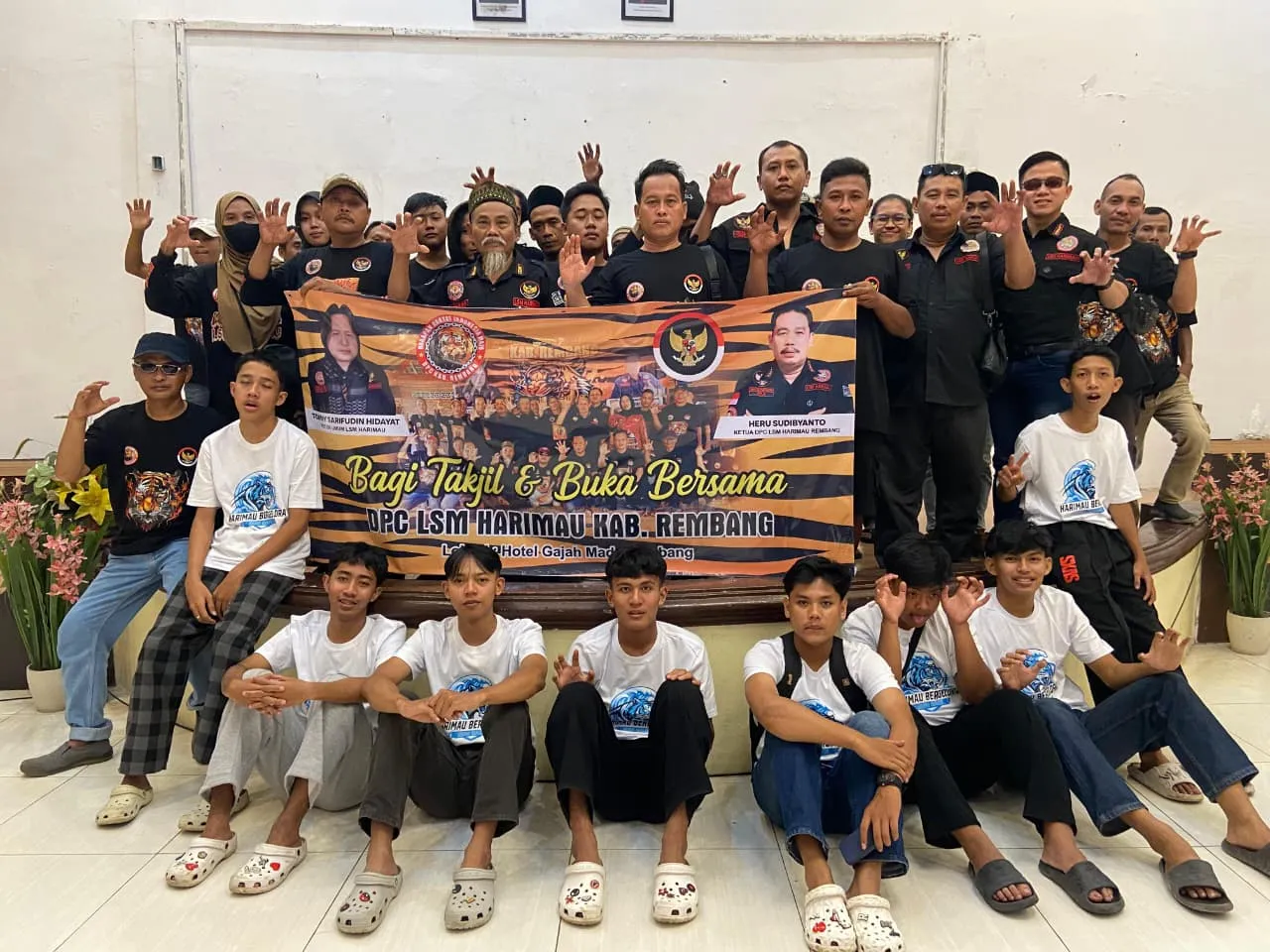 Tebar Kebaikan di Bulan Ramadan, LSM Harimau Rembang Bagikan 500 Takjil untuk Masyarakat