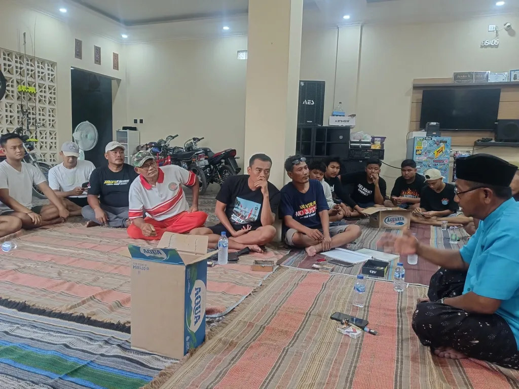 Aktivis Pati Botok Dan Teguh Datang Di Sumber Jelang Aksi Demo. 