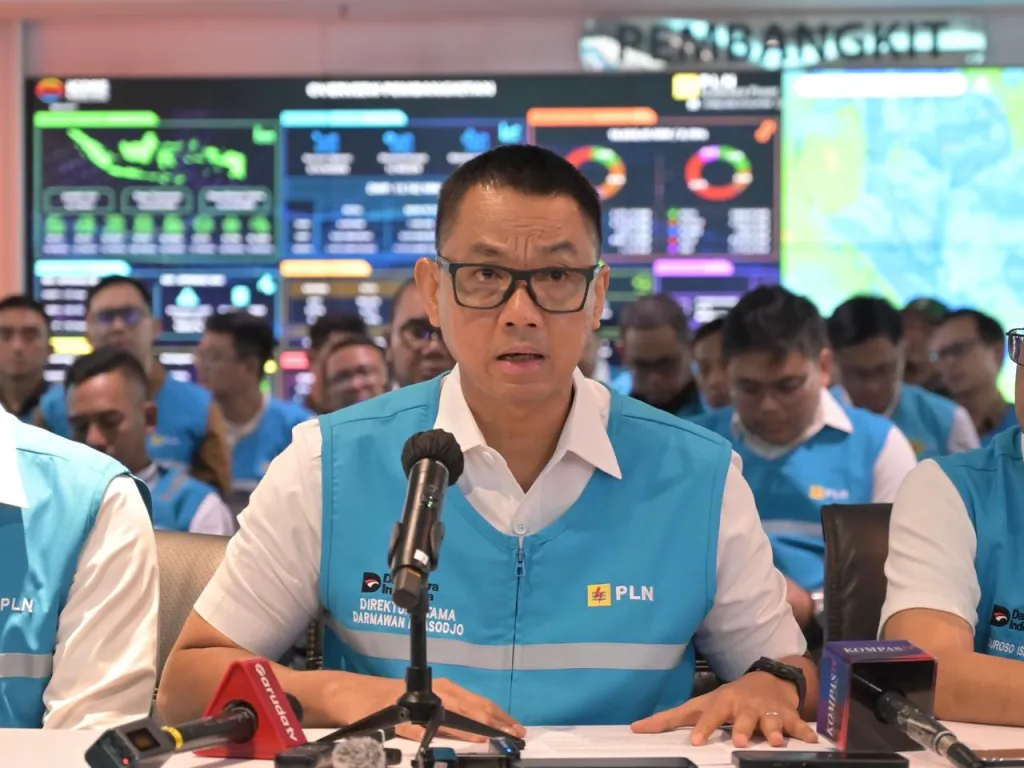 Direktur Utama PLN, Darmawan Prasodjo, "Pulih bertahap, lebih dari 8,3 juta pelanggan telah menikmati kembali pasokan listrik."