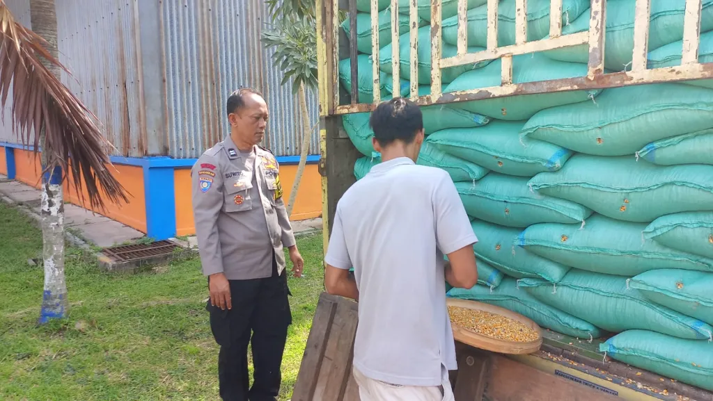 Wujud Dukungan Ketahanan Pangan, Polisi Kawal Pengiriman 10 Ton Jagung ke Bulog Jombang