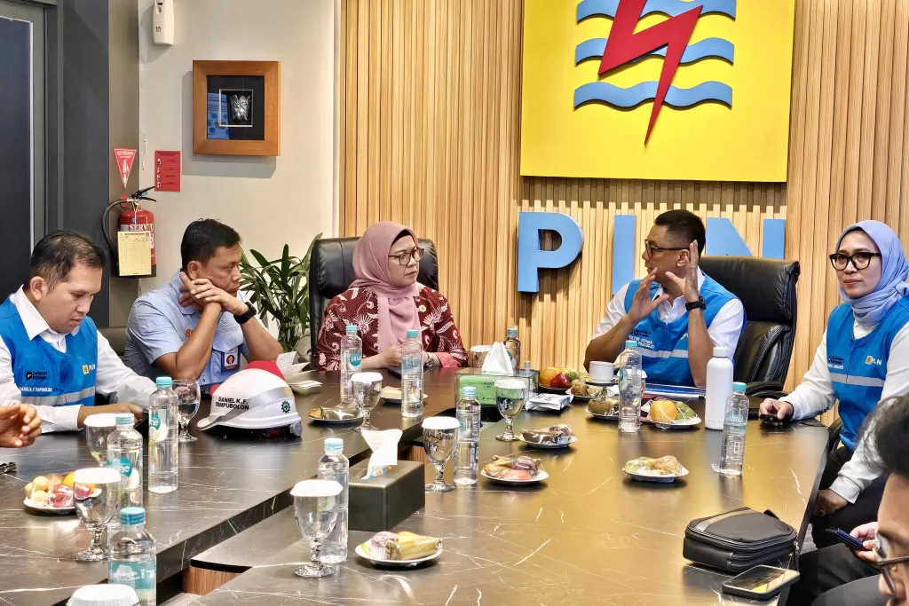 Sambut Hari Pelanggan Nasional, Dirut PLN Tinjau Langsung Keandalan Listrik Peringatan HUT ke-81 RI