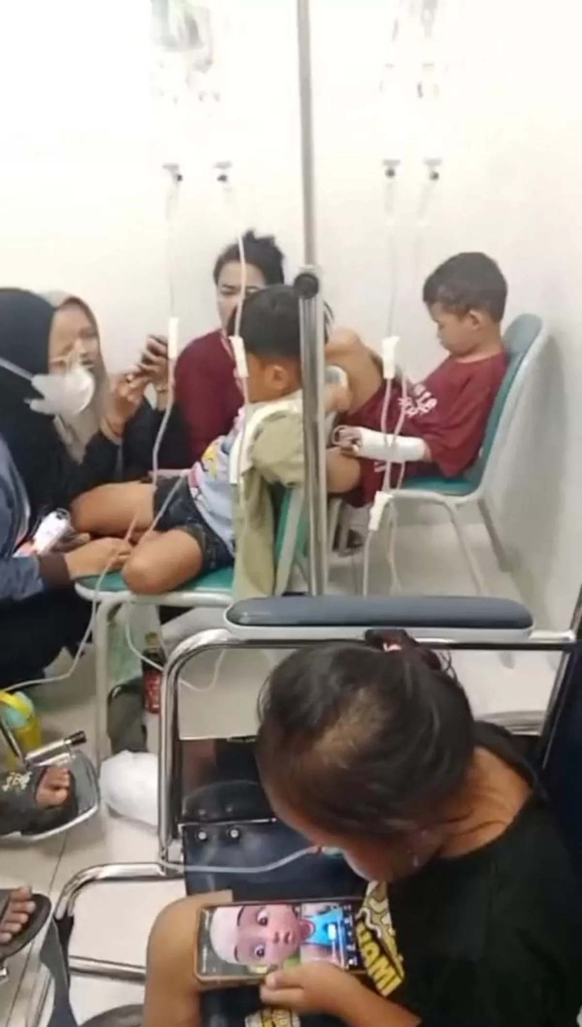 Puluhan Siswa SD Di Kota Cirebon Diduga Keracunan Usai Santap Menu MBG, Dilarikan Ke RS