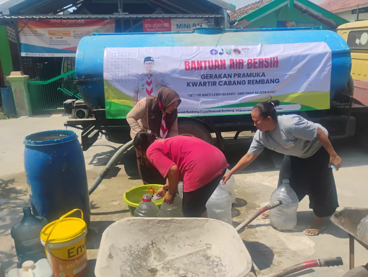 Pramuli Kwarcab Rembang Beri Bantuan  Air Bersih Di Daerah Kekeringan