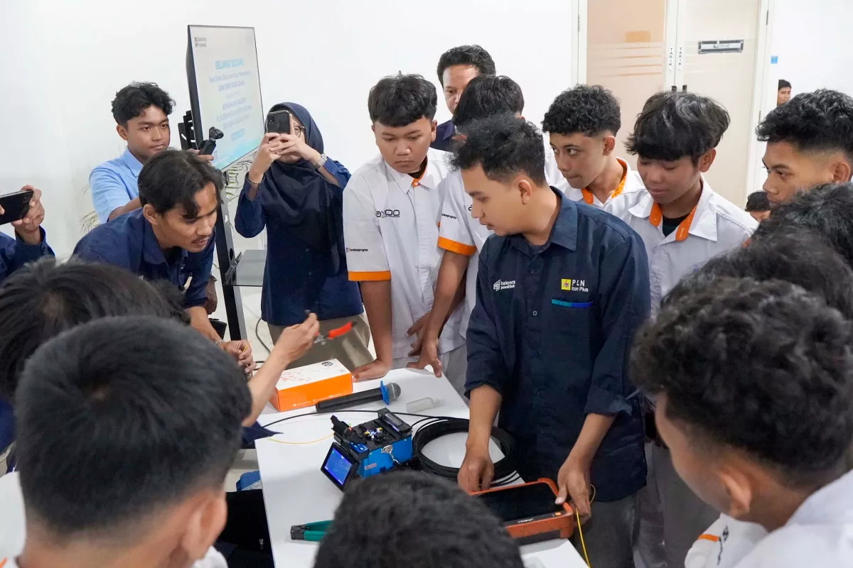 Perluas Wawasan dan Pengenalan Dunia Industri Telekomunikasi, SMK Pwayatan Daha 1 Kunjungi PLN Icon Plus Jatim
