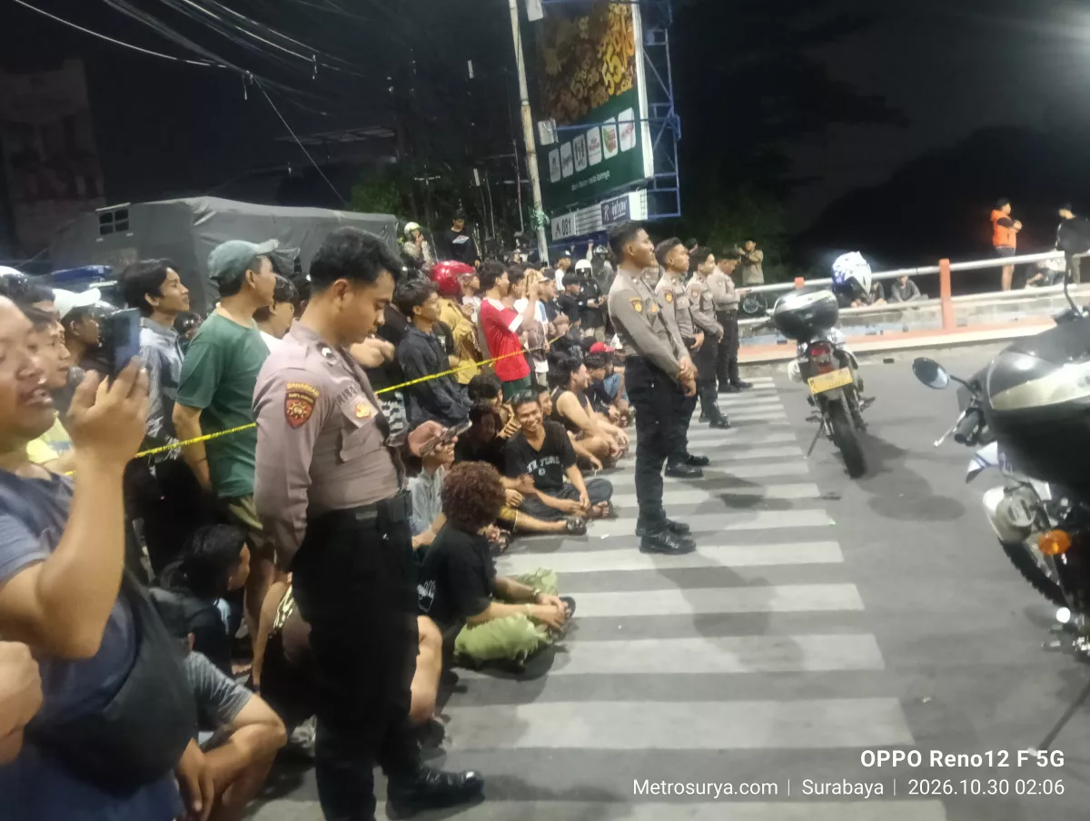 Diduga Pelaku Pembacokan Terjun ke Sungai di Jembatan Panjang Jiwo, Polisi dan Tim SAR Lakukan Pencarian