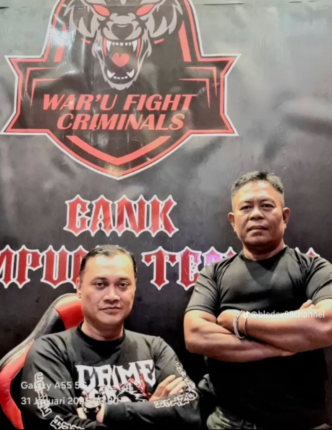 Foto: AKP Adik Agus Putrawan, S.H., M.H. bersama Pimpinan Redaksi Metrosurya.com saat kunjungan di ruangan kerjanya. (@dex)