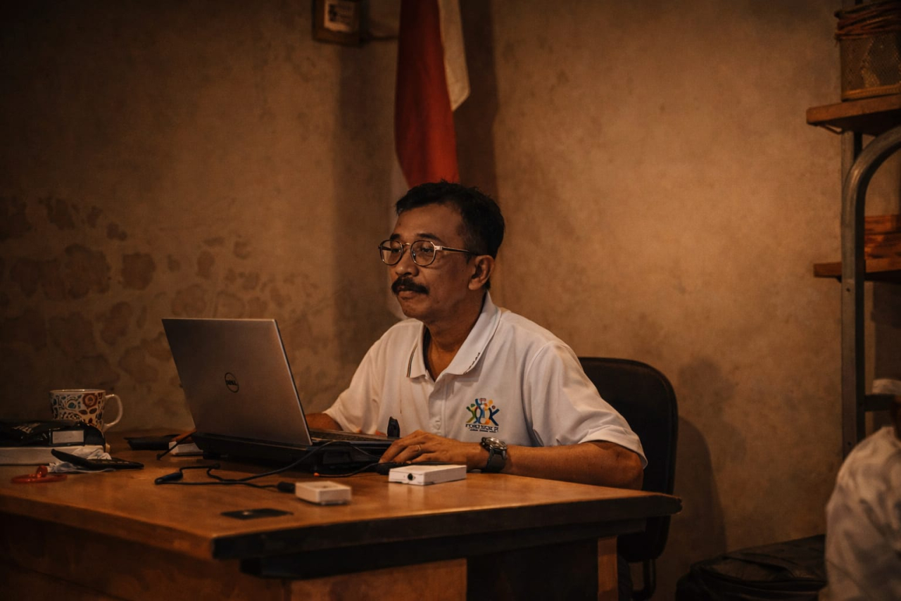 Penulis: Nurdin Longgari – Pengurus PWI Jawa Timur, Wakil Sekretaris Forum Pembauran Kebangsaan (FPK) Jawa Timur, Pembina Aliansi Wartawan Surabaya, Pemerhati Kebijakan Publik.
