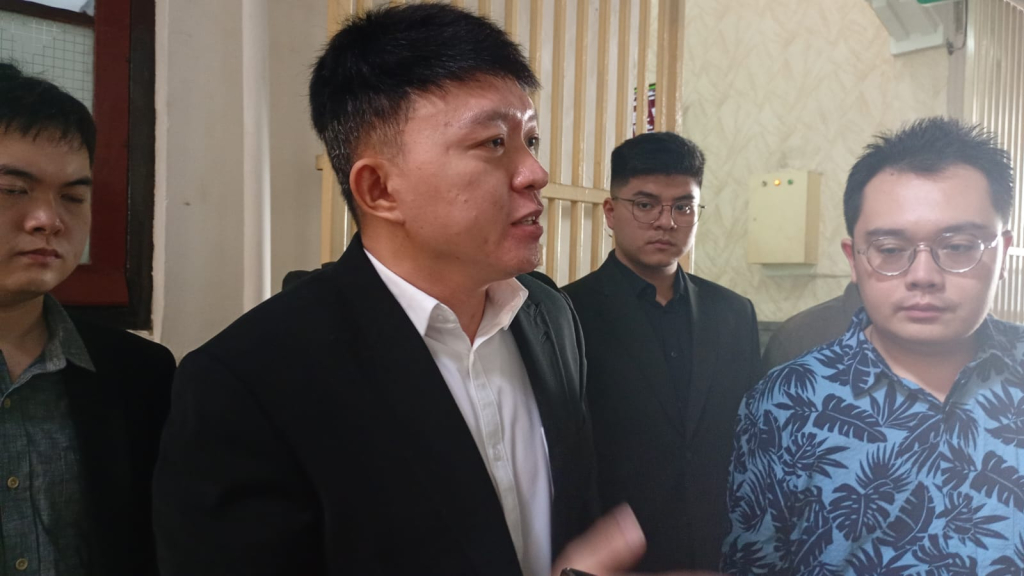 Foto: Pengacara Go Chin Tjwan (Tengah) kuasa hukum penggugat Andy Gumala
