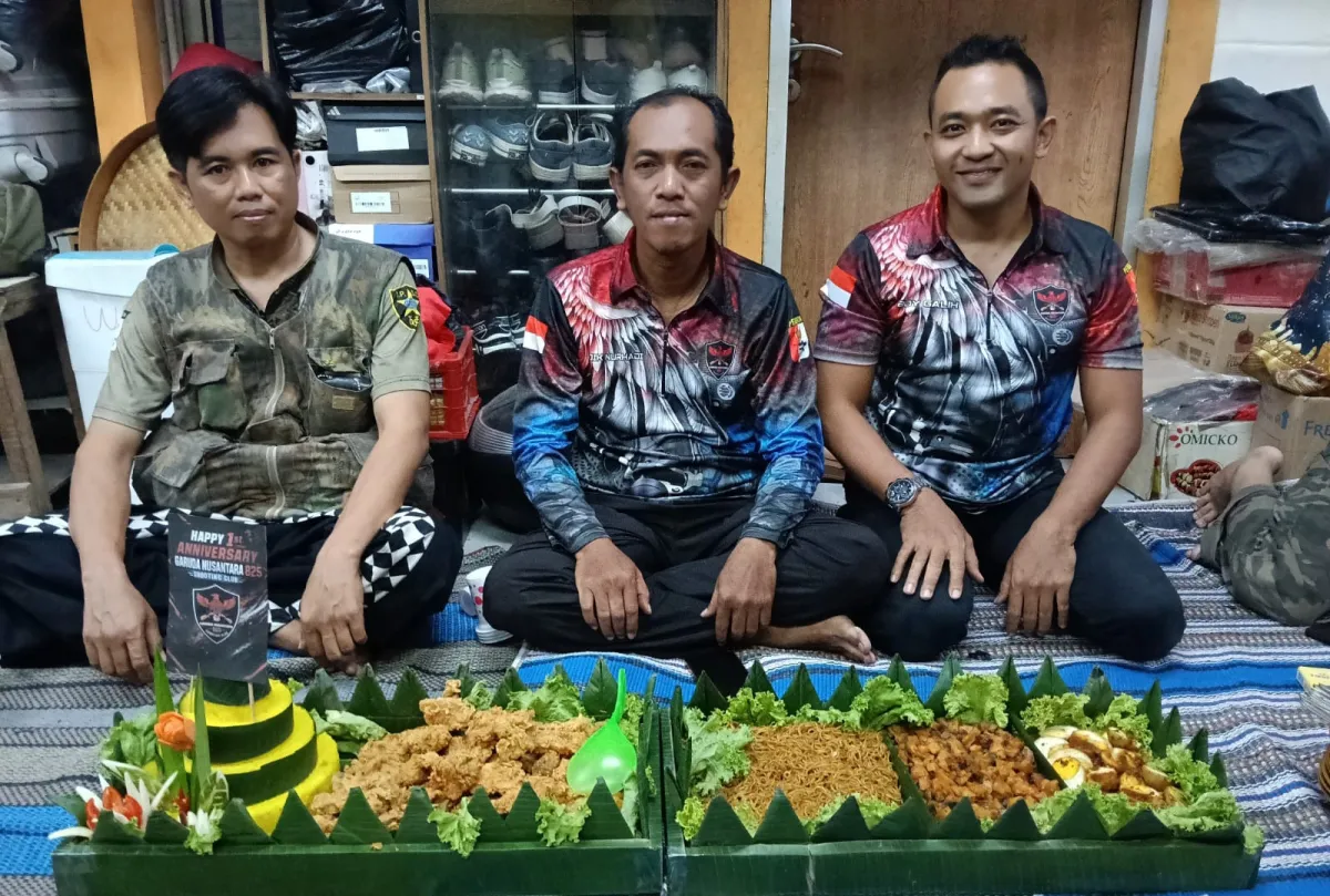 Dari kiri, Guston (Penasehat) Didik Nurhadi (Ketua), Boy Galih Suganda (WK) Garuda Nusantara 825 Shooting Club. (Foto/@dex)