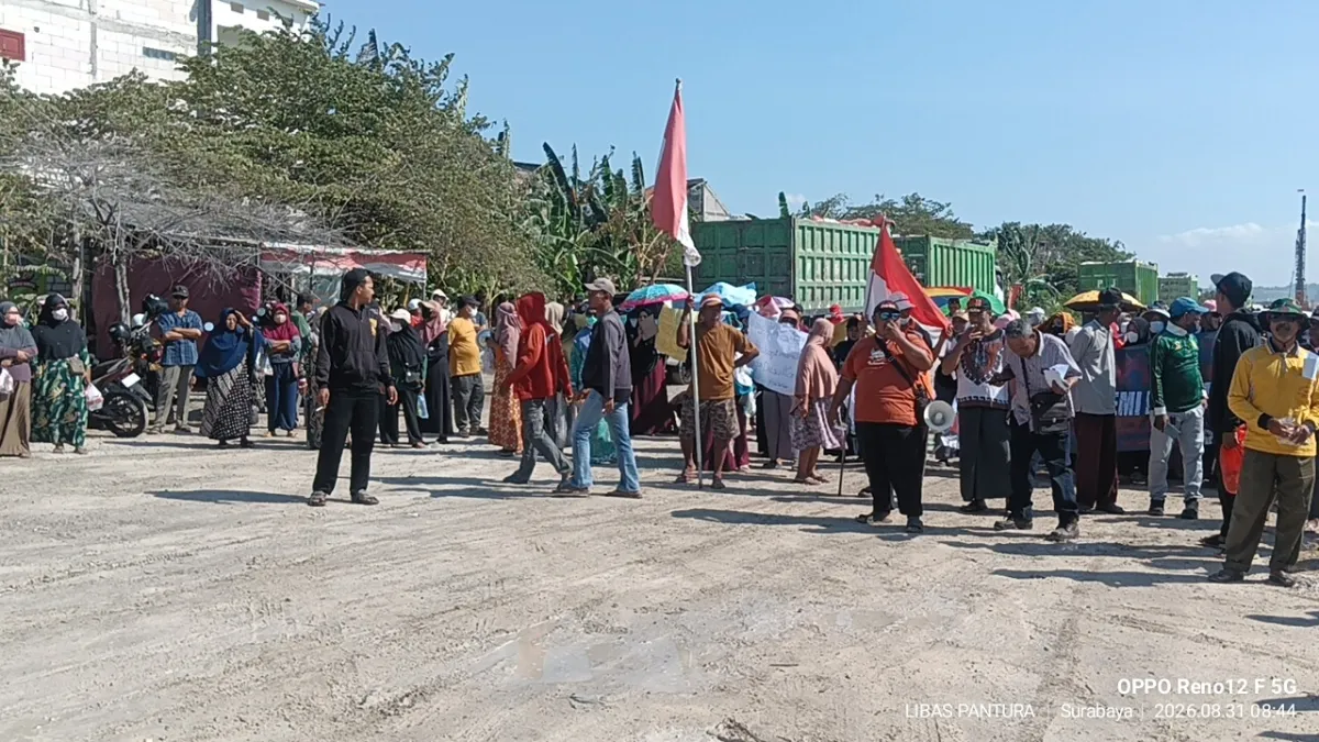 Warga RW 4 Sememi Gelar Aksi Protes Proyek JLB, Soroti Kerusakan Rumah dan Minimnya Sosialisasi