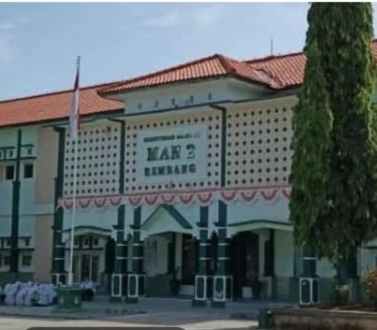 Keracunan MBG kembali Guncang Rembang Puluhan siswa MAN 2 Rembang terdampak 26 terkapar di Puskesmas Lasem