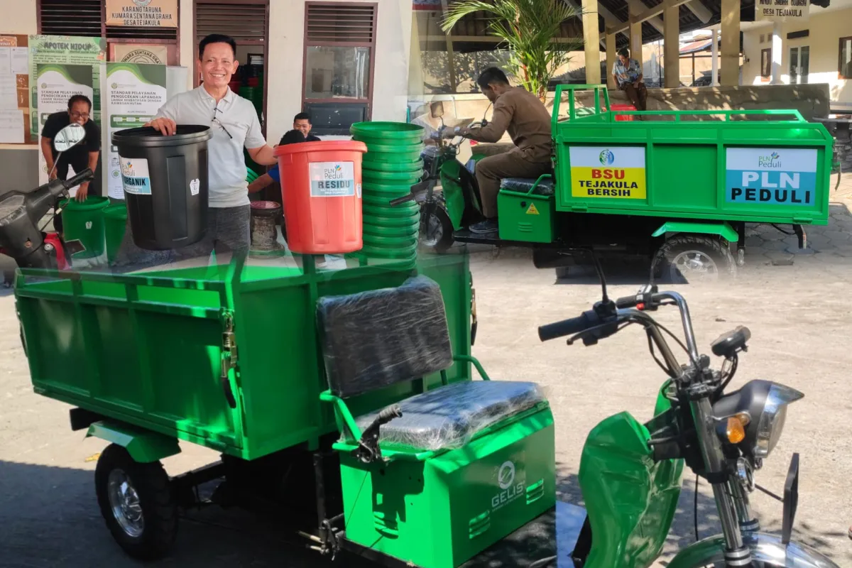Momen HPN, PLN UIP JBTB Serahkan Bantuan Motor Pengangkut Sampah untuk Dorong Operasional TPS 3R Desa Tejakula Buleleng