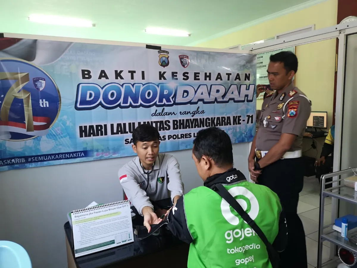 Sambut Hari Lalu Lintas Bhayangkara ke-71, Satlantas Polres Lumajang Gelar Cek Kesehatan Gratis bagi Ojol