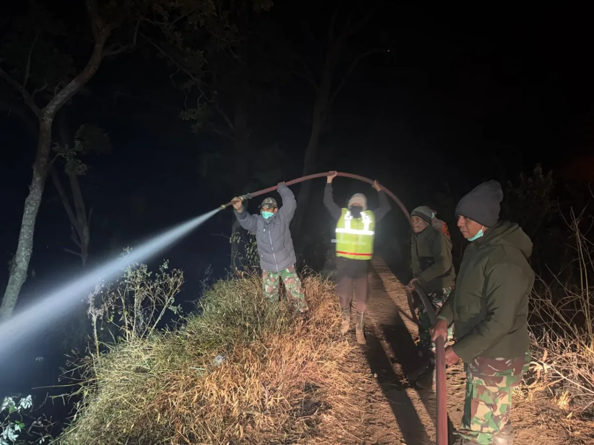 Cegah Api Karhutla Bromo Meluas, Polres Malang Terapkan Metode Sekat Jalur di Pos Jemplang