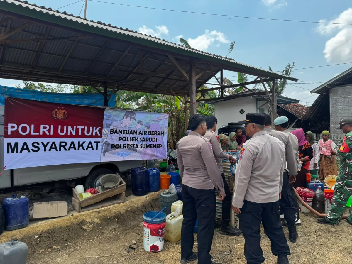 Musim Kemarau, Polresta Sumenep Salurkan Bantuan Air Bersih untuk 440 KK di Desa Gendang Barat