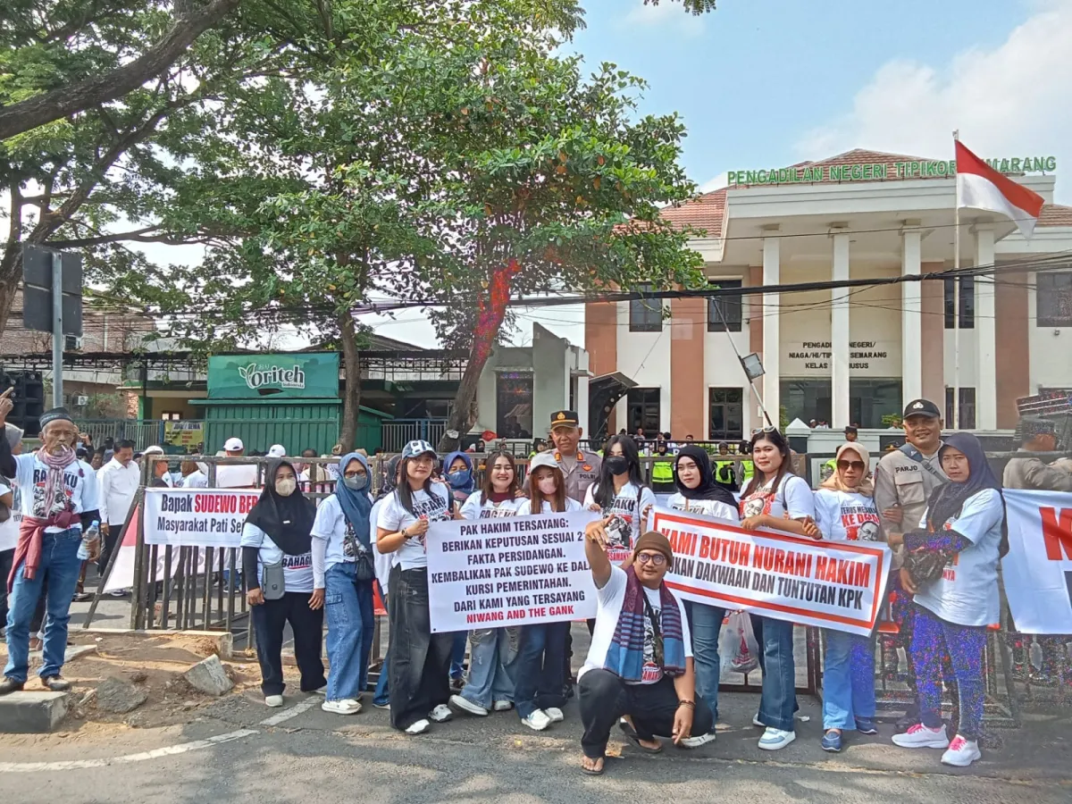 Ribuan Loyalis Beri Dukungan untuk Sudewo di Sidang Pledoi Tipikor Semarang, Desak Hakim Putus Bebas