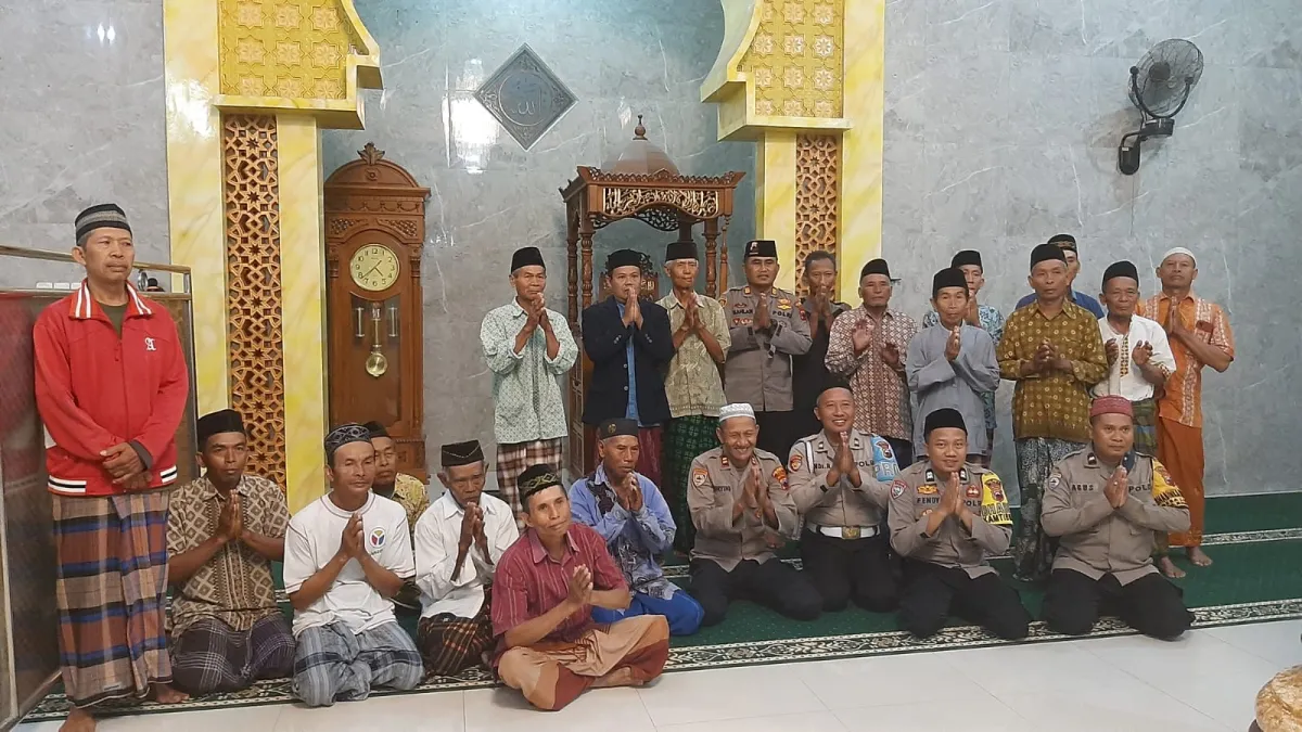 Safari Subuh di Penambuhan, Kapolsek Margorejo Bangun Kedekatan dengan Warga Lewat Pesan Kamtibmas
