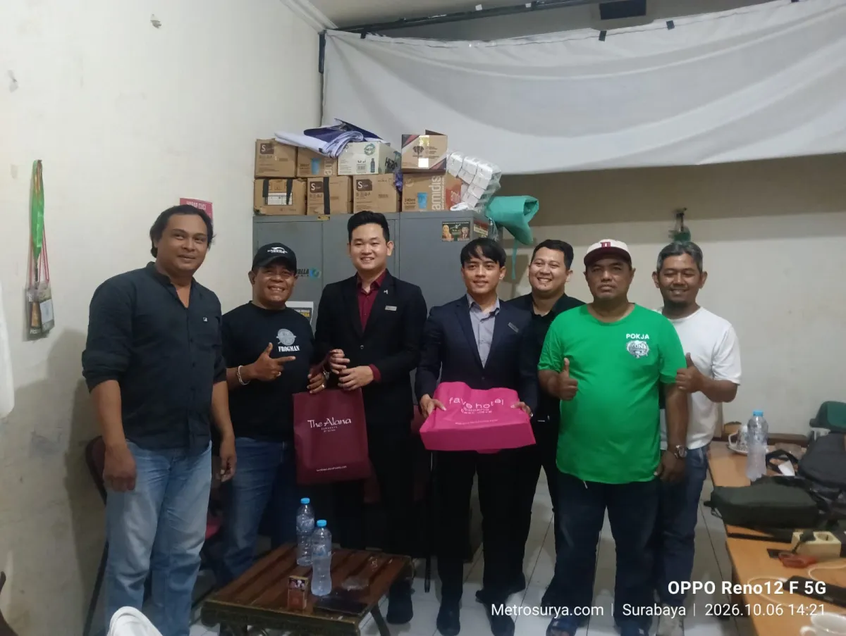Foto: Perwakilan Fave Hotel, The Alana Hotel dan NEO Hotel bersama pengurus Media HNN Group saat kunjungan ke sekretariat HNN, Surabaya, Selasa (6/10/2026).